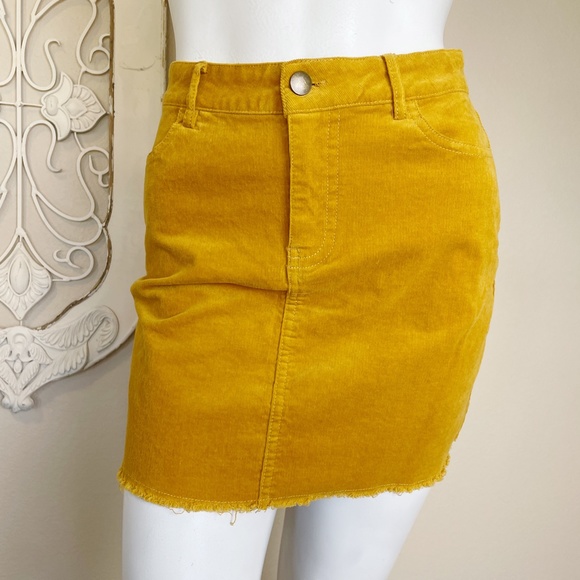 ❌SOLD❌ Forever 21 | Womens Harvest Gold Corduroy Fray Mini Skirt | Size: S - Picture 2 of 6
